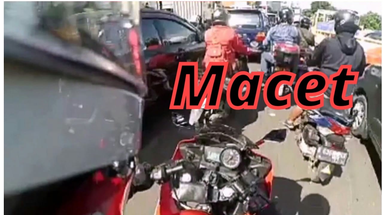 riding santai r15 v2 – macet macetan di jakarta (fyi: r15 v2 ini hanya modif knalpot sakura)